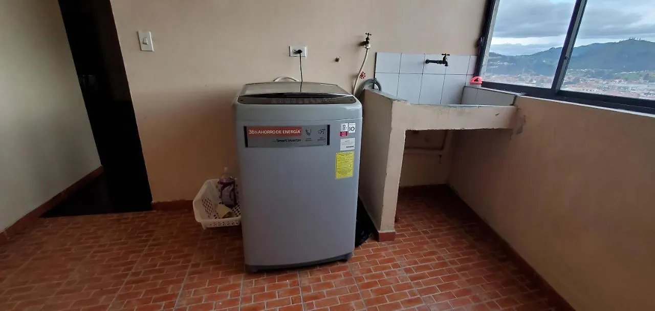 Departamento En Cuenca, 3 Habitaciones Y Parqueo Gratis Cuenca