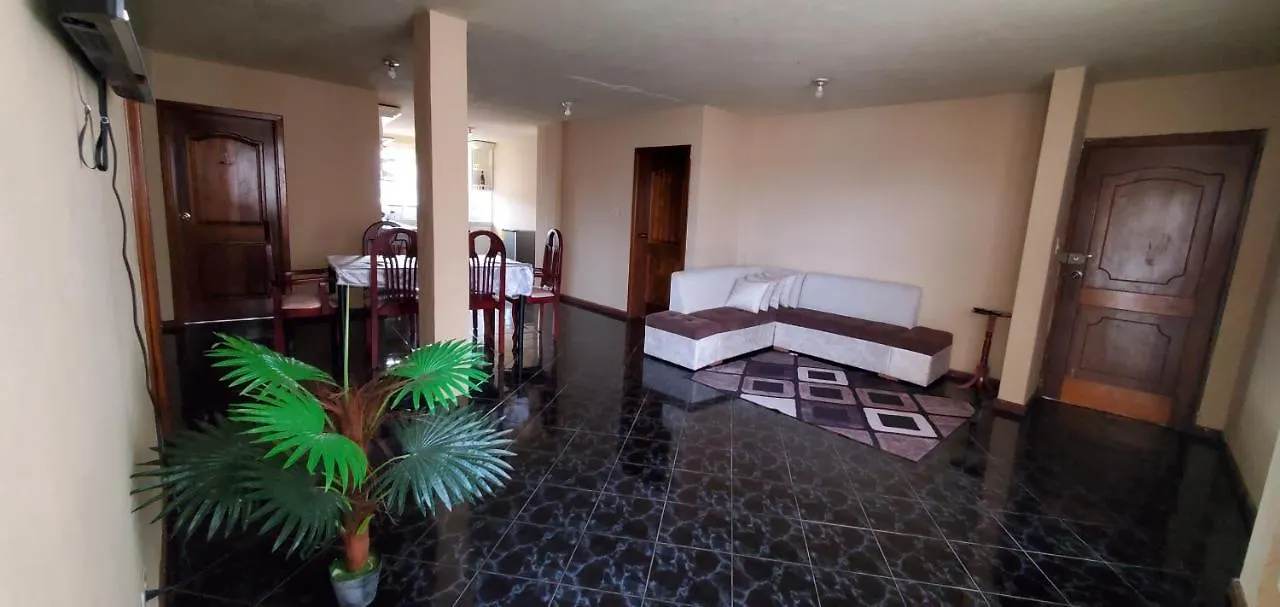 Departamento En Cuenca, 3 Habitaciones Y Parqueo Gratis Apartment